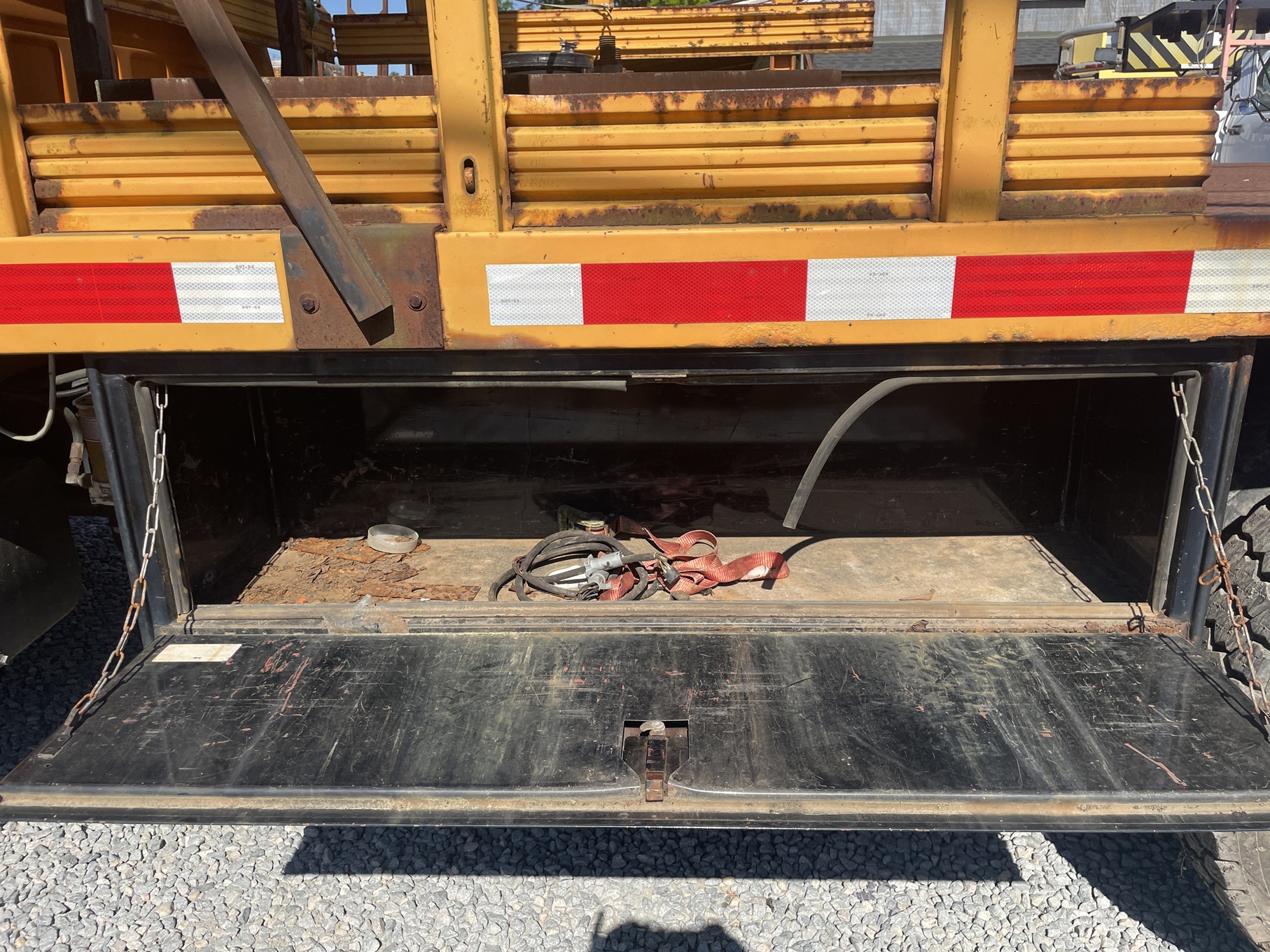 1995 FORD F800 Attenuator Truck - Image 21